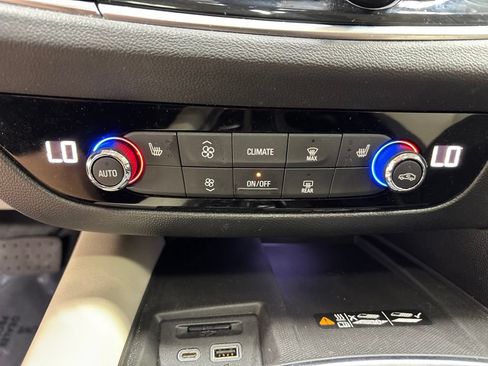 Used 2023 Buick Enclave Essence w/ Experience Buick Package AWD/4WD image 27