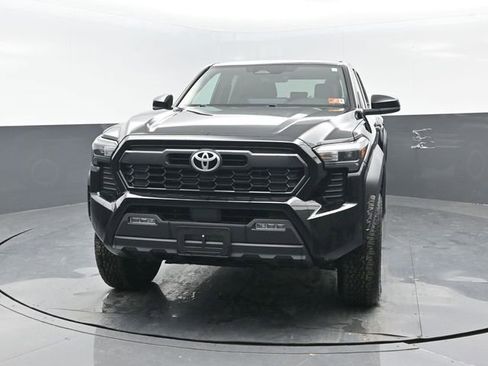 Used 2024 Toyota Tacoma TRD Off-Road image 33