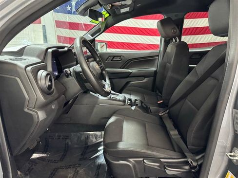 Used 2023 Chevrolet Colorado W/T image 9