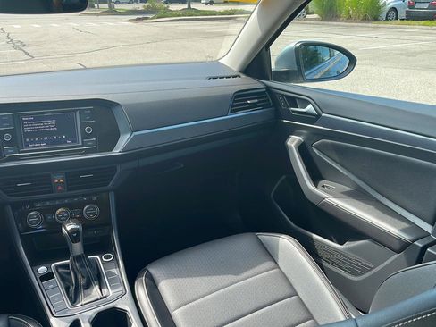 Used 2024 Volkswagen Jetta SE FWD image 14
