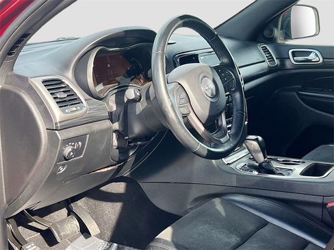 Used 2021 Jeep Grand Cherokee Laredo X image 9