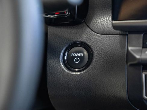 Used 2025 Toyota Camry SE image 27