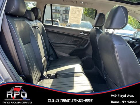 Used 2022 Volkswagen Tiguan SE AWD/4WD image 30