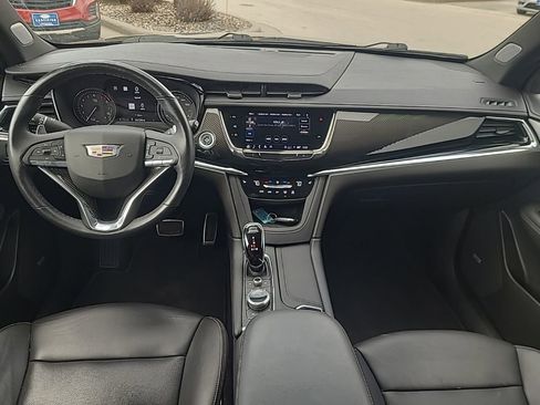 Used 2022 Cadillac XT6 Sport w/ Technology Package image 12