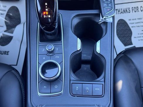 Used 2024 Cadillac XT4 Premium Luxury image 17