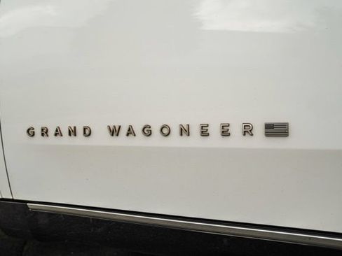 Used 2023 Jeep Grand Wagoneer Series III AWD/4WD image 16