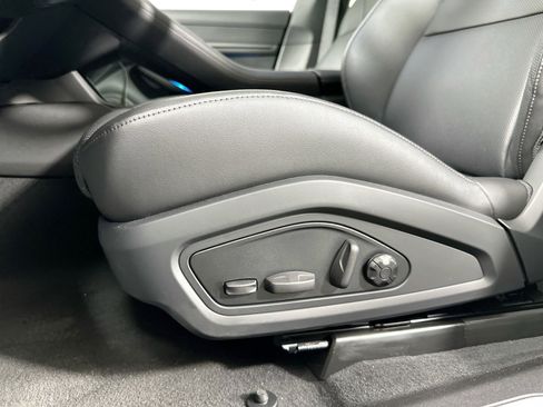 Certified 2025 Porsche Taycan image 16