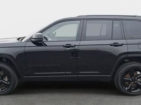 Used 2023 Jeep Grand Cherokee L Laredo image 5