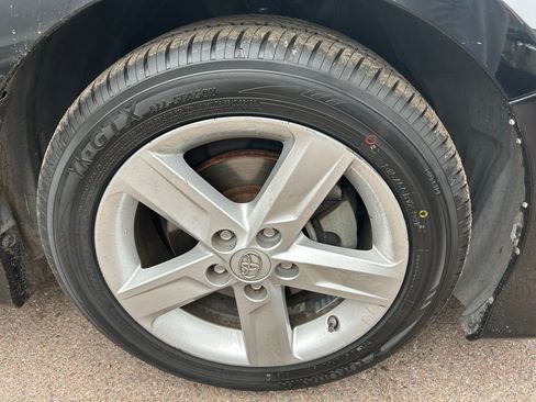 Used 2014 Toyota Camry image 4