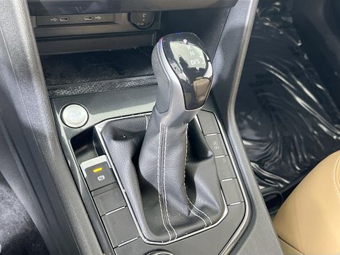 Used 2023 Volkswagen Tiguan SE AWD/4WD image 16