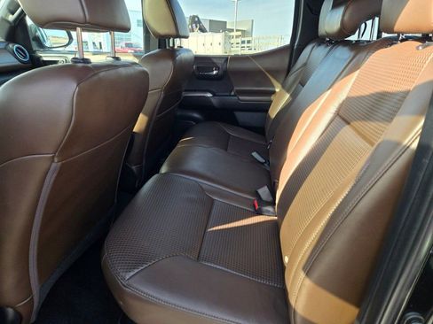 Used 2022 Toyota Tacoma Limited image 15