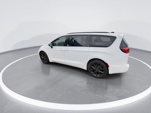 Used 2024 Chrysler Pacifica Touring-L w/ S Appearance Package FWD image 6