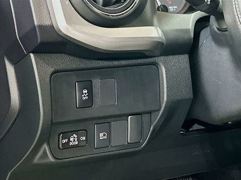 Used 2022 Toyota Tacoma SR5 AWD/4WD image 8