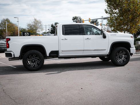 Used 2024 Chevrolet Silverado 2500 High Country w/ High Country Premium Package image 11