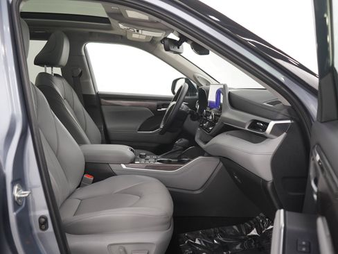 Used 2023 Toyota Highlander Platinum AWD/4WD image 11
