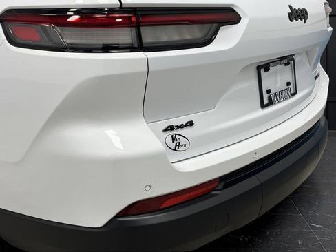 Used 2025 Jeep Grand Cherokee L Limited w/ Luxury Tech Group II image 36