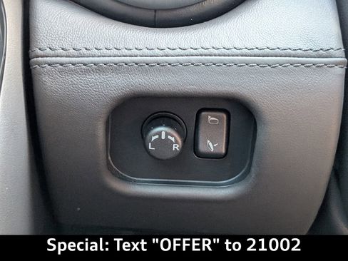 Used 2021 Nissan GT-R Premium image 28