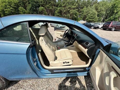 Used 2010 Volkswagen Eos Lux FWD image 25