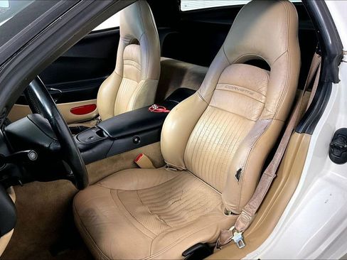 Used 2002 Chevrolet Corvette Coupe w/ Preferred Equipment Group2 image 18