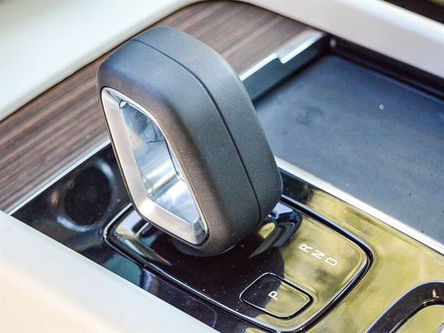 Used 2022 Volvo XC60 B5 Momentum w/ Advanced Package image 25