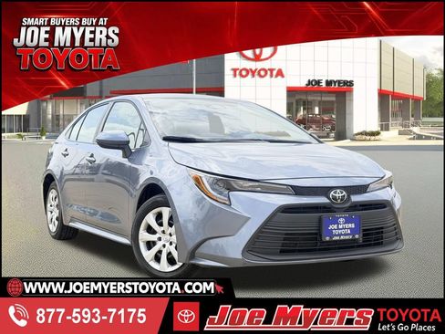 Used 2025 Toyota Corolla LE FWD image 1