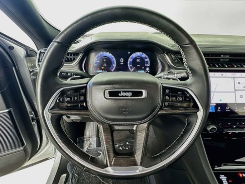 Used 2022 Jeep Grand Cherokee Overland AWD/4WD image 11