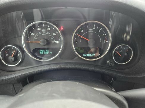 Used 2018 Jeep Wrangler Unlimited Sahara image 16