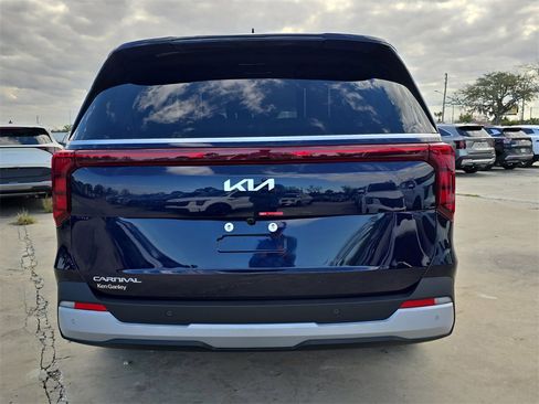 New 2026 Kia Carnival image 7