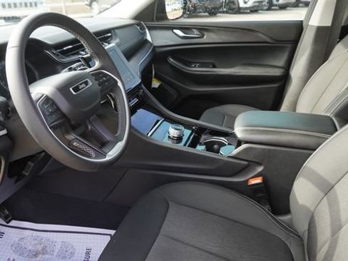 Used 2023 Jeep Grand Cherokee L Laredo image 19