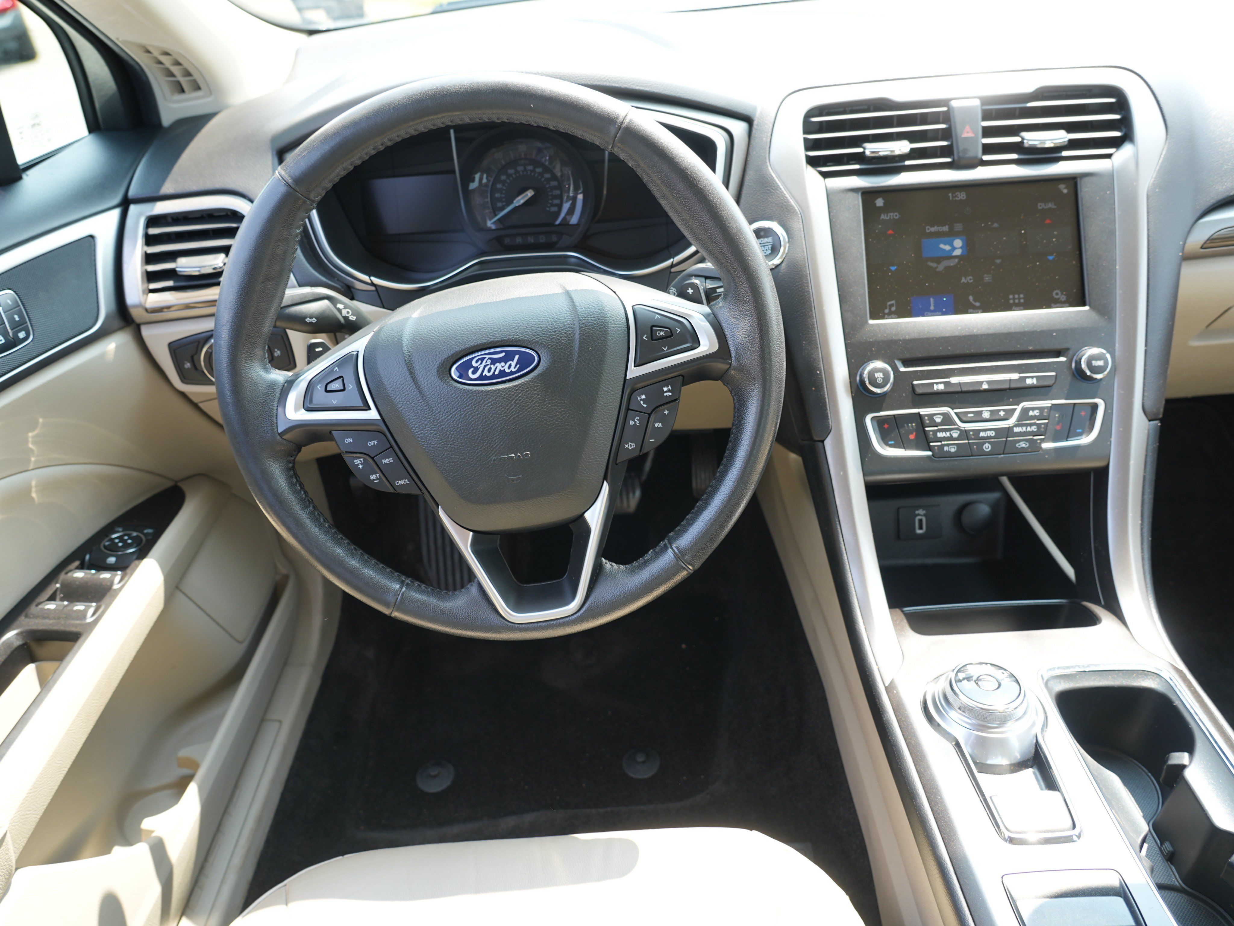 Used 2018 Ford Fusion SE w/ Fusion SE Technology Package FWD image 23