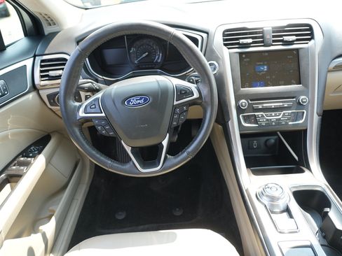 Used 2018 Ford Fusion SE w/ Fusion SE Technology Package FWD image 23