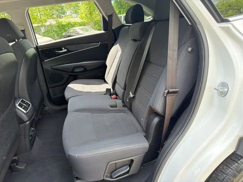 Used 2018 Kia Sorento LX image 8