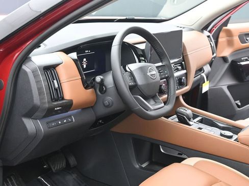 New 2026 Nissan Pathfinder Platinum image 7