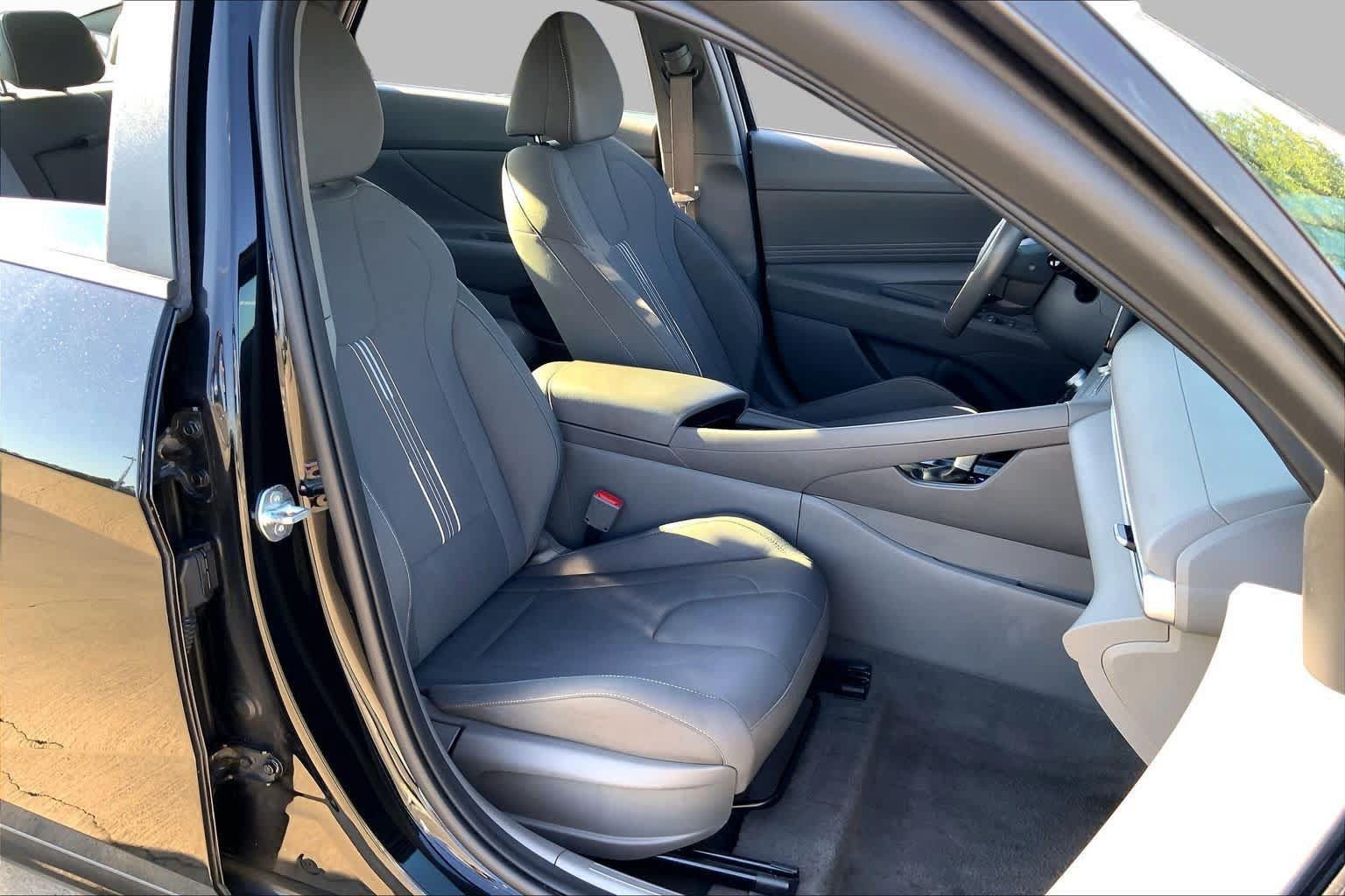Used 2025 Hyundai Elantra SEL FWD image 9