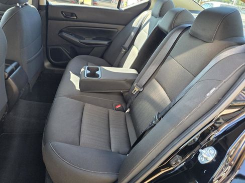 Used 2024 Nissan Altima 2.5 SV FWD image 24