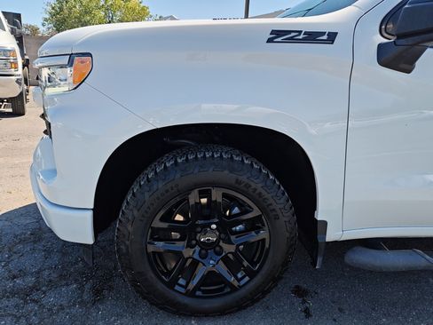 Used 2023 Chevrolet Silverado 1500 RST w/ Z71 Off-Road Package AWD/4WD image 10