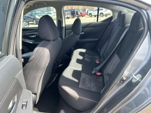 Certified 2023 Nissan Sentra SR FWD image 12