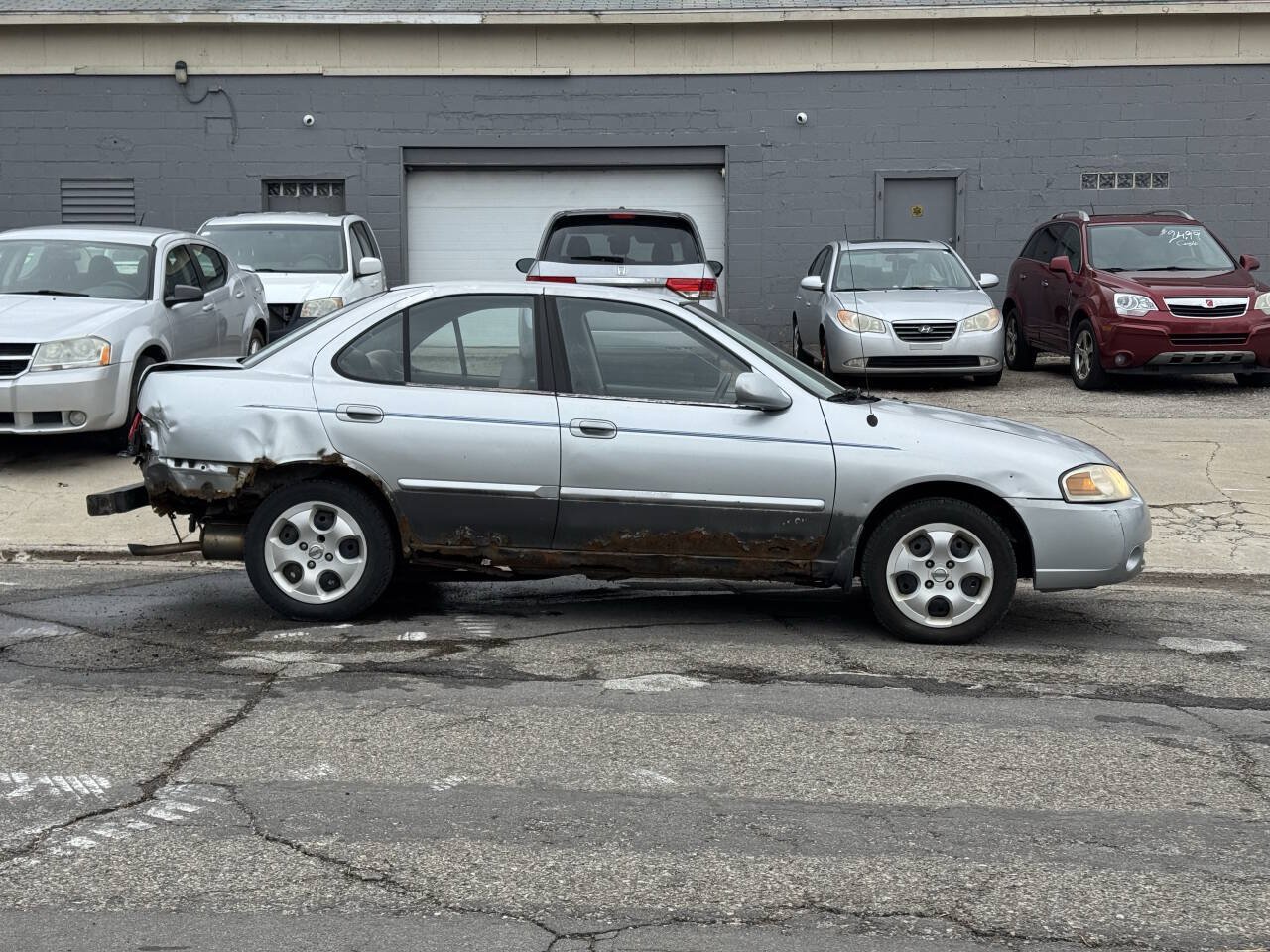 Used 2004 Nissan Sentra S w/ Road Trip Pkg FWD image 5