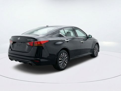 Used 2025 Nissan Altima 2.5 SV FWD image 9