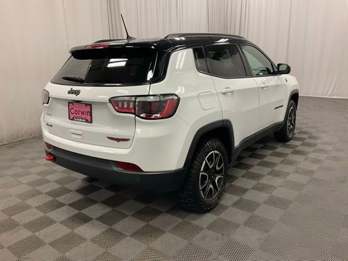 Used 2024 Jeep Compass Trailhawk image 3
