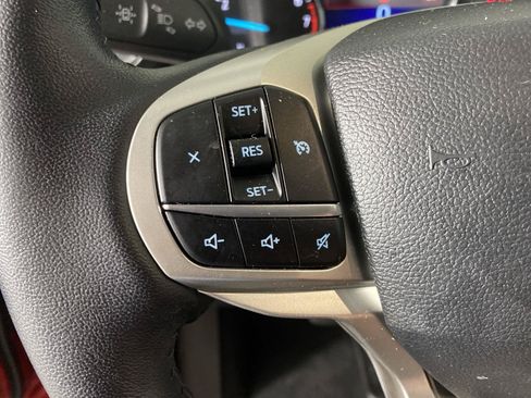 Used 2023 Ford Explorer XLT AWD/4WD image 17