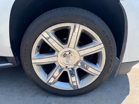 Used 2019 Cadillac Escalade ESV Luxury RWD image 26