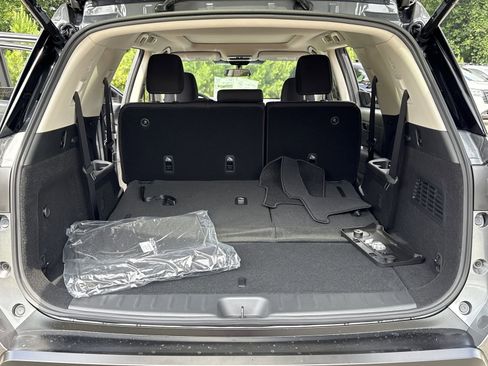 New 2026 Nissan Pathfinder SV w/ SV Premium Package FWD image 21