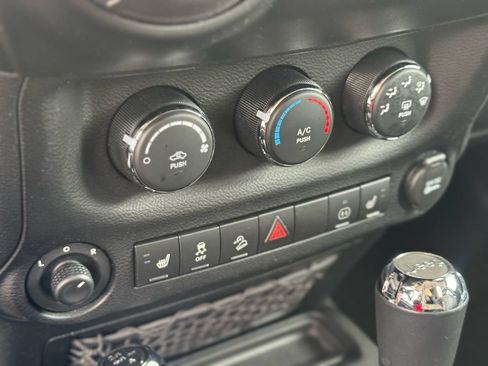 Used 2012 Jeep Wrangler Unlimited Sport AWD/4WD image 19