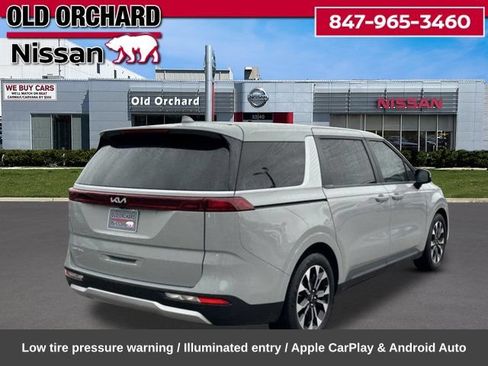 Used 2024 Kia Carnival EX FWD image 6