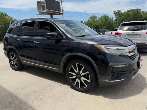 Used 2019 Honda Pilot Touring image 3