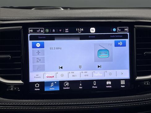 Used 2024 Chrysler Pacifica Limited FWD image 18
