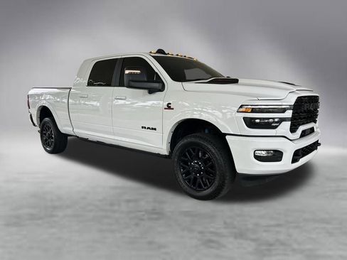 Used 2025 RAM 2500 Limited AWD/4WD image 2