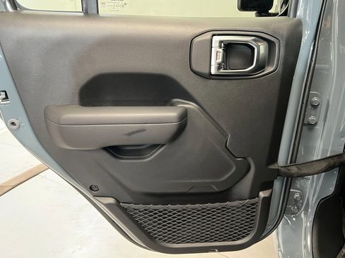 New 2025 Jeep Gladiator Sport AWD/4WD image 18