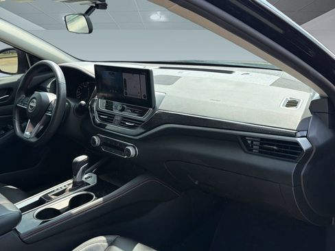 Used 2024 Nissan Altima 2.5 SR w/ SR Premium Package FWD image 29